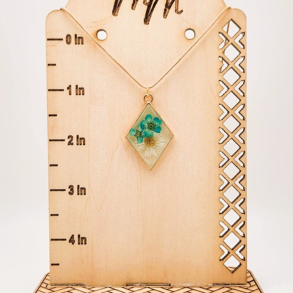 2/$40 SALE Beautiful Handmade Floral Necklace - Casual & Unique - Picture 3 of 3